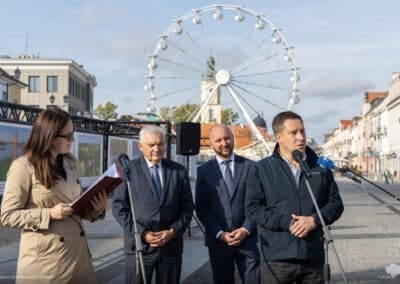 We are opening an outdoor exhibition of the City of Duisburg with the participation of the Marshal of the Voivodeship Łukasz Prokorym and the President of Białystok Tadeusz Truskolaski – October 2024